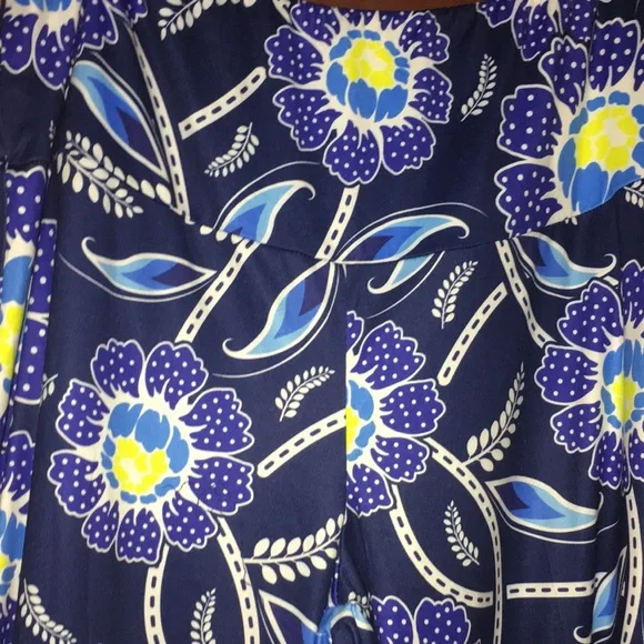 Beautiful wide legs pants Size Large - Picture 2 of 6